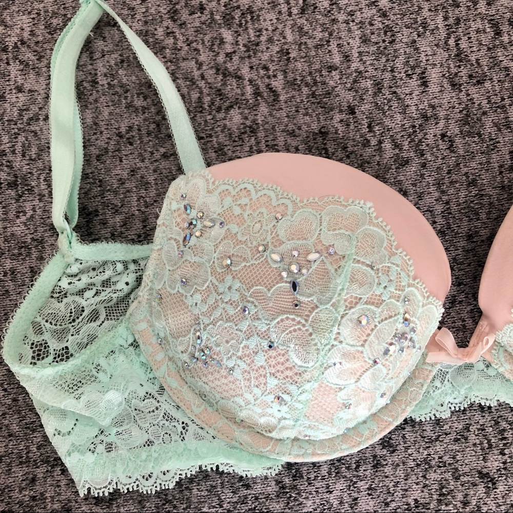 Victoria’s Secret Dream Angels Lace Rhinestone Push-up Bra